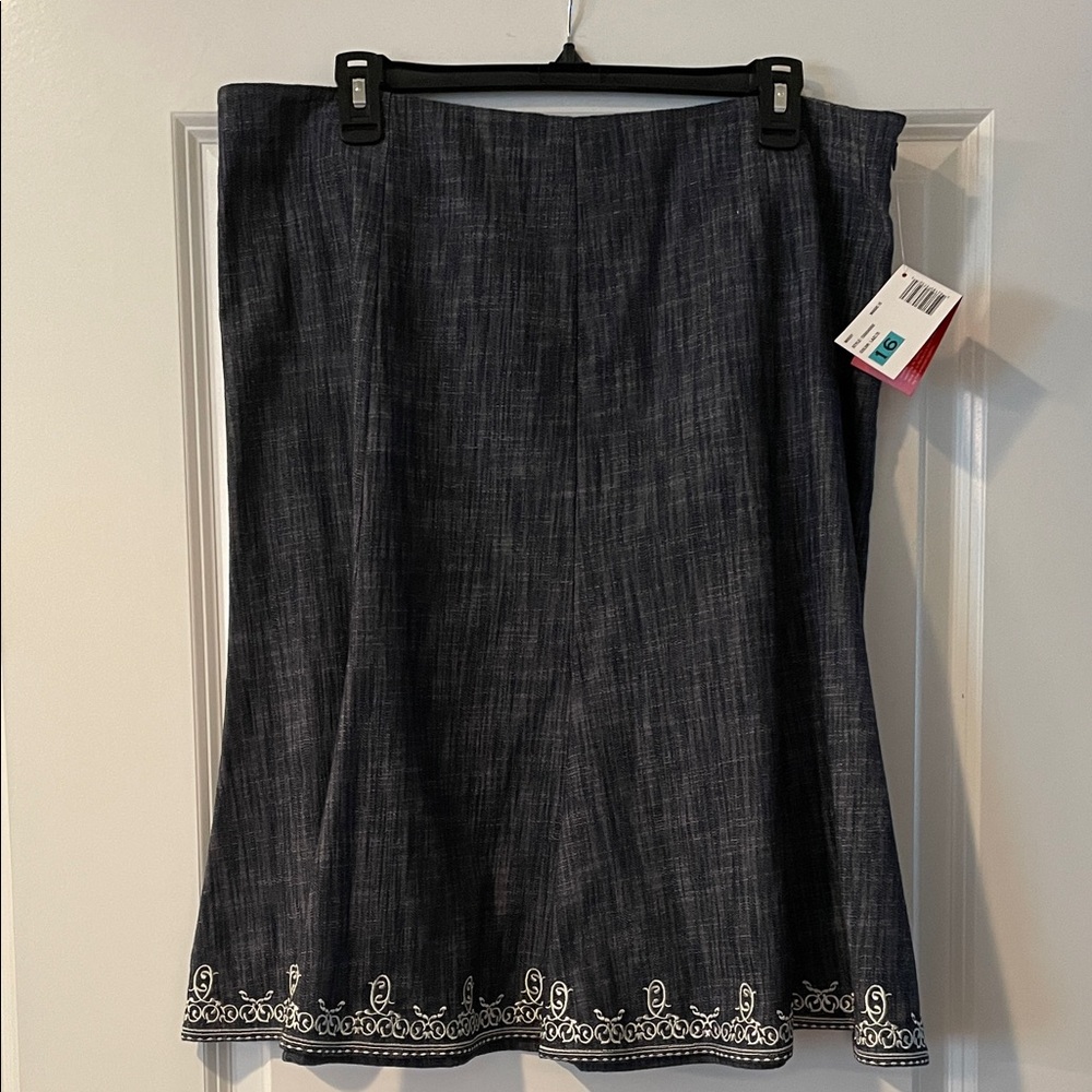 Oscar de la Renta Black A-Line Skirt with White Embroidery
